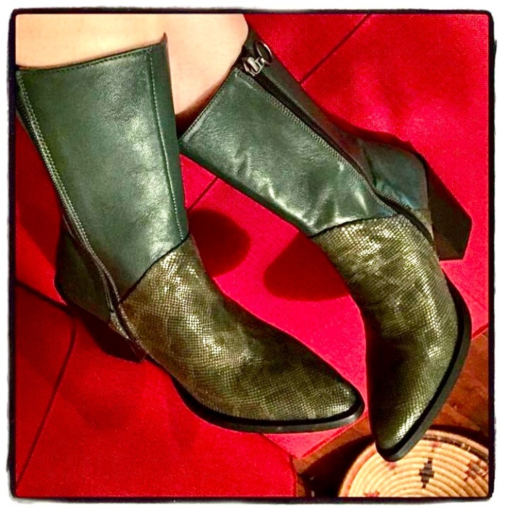 ⭐️ John Fluevog, Size 6 1/2 “Room 203” Green Women's Cowboy Style Boots. RARE ! - Picture 6 of 16